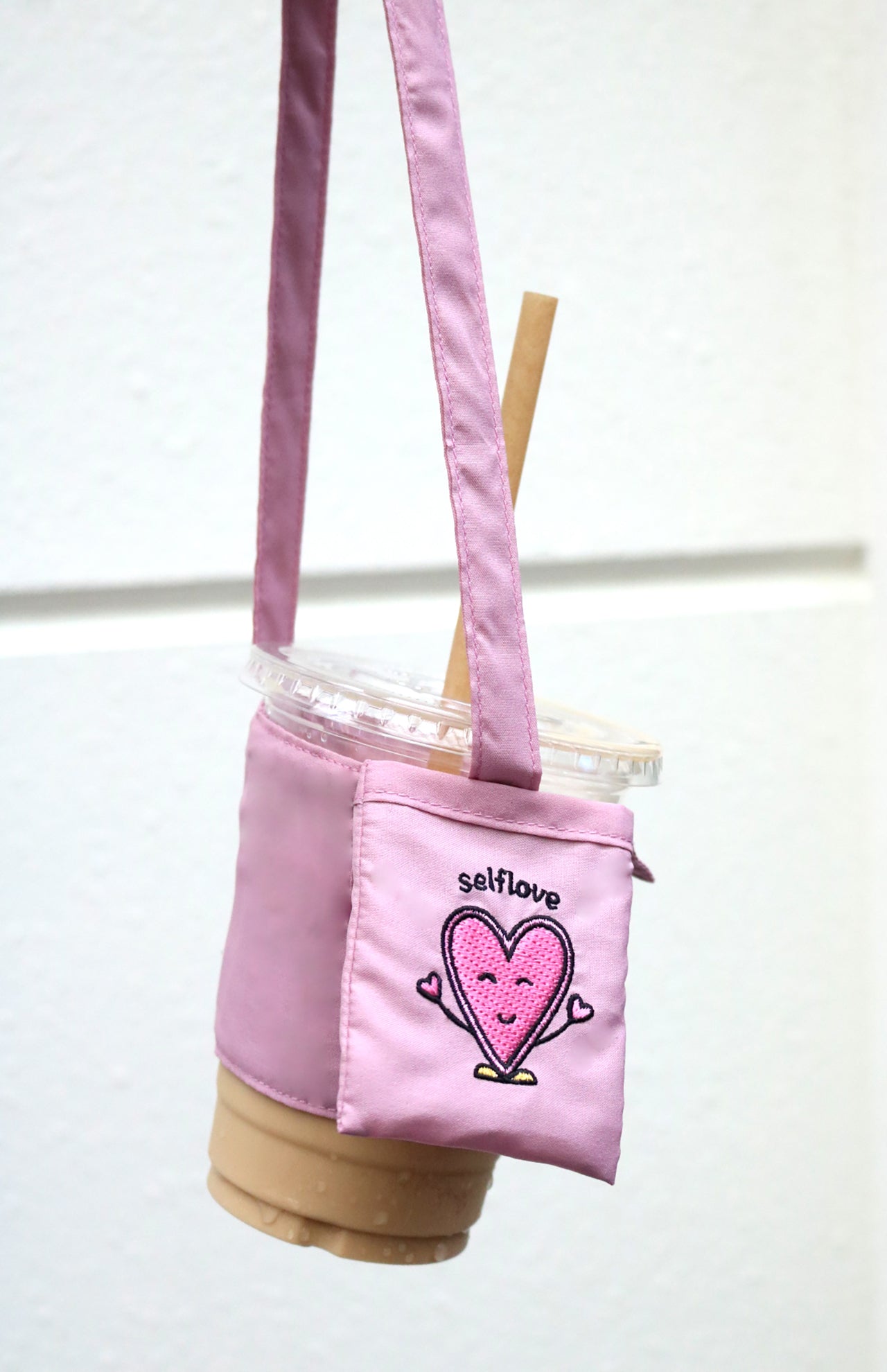 Hearty retractable beverage bag