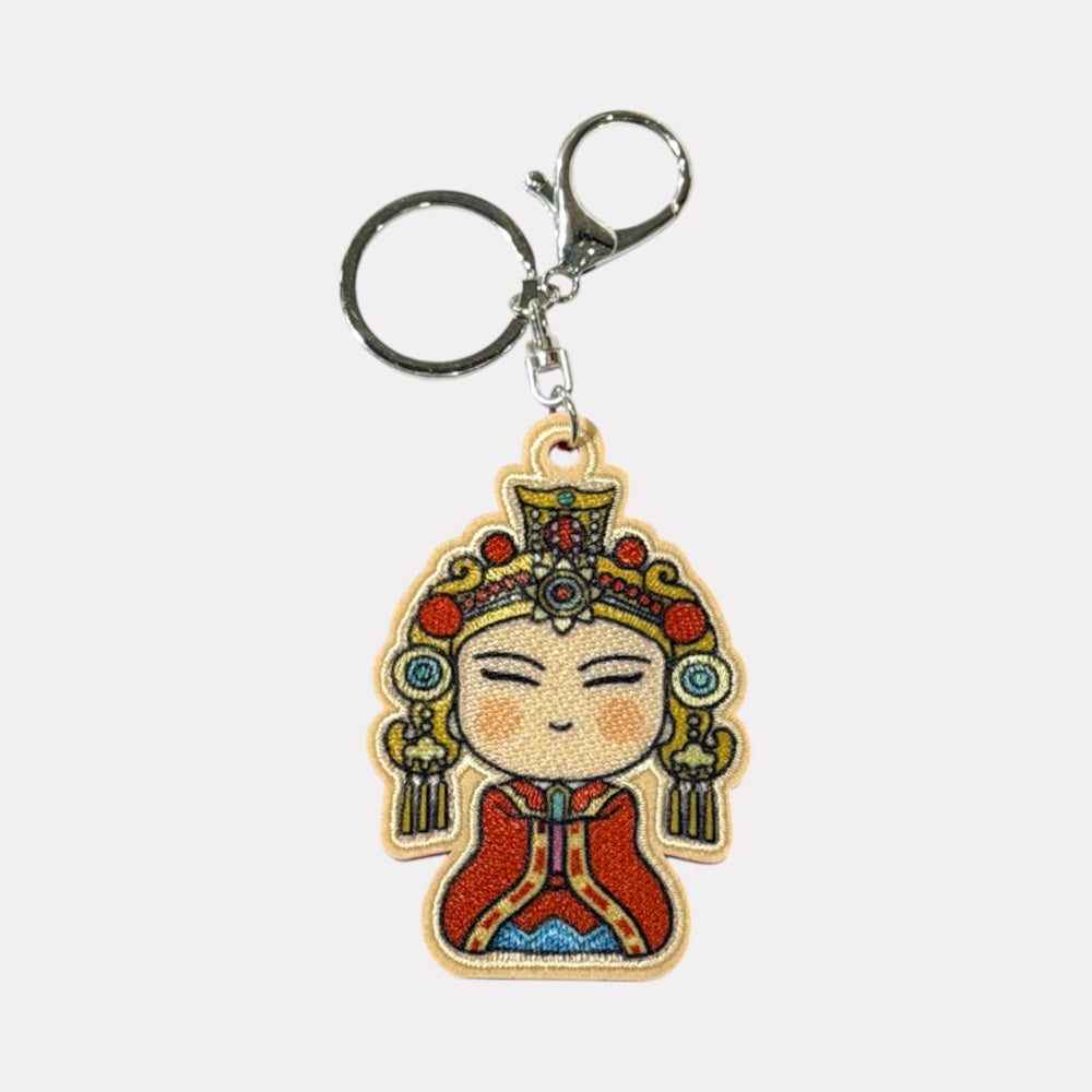 nugenlifestyle 媽祖刺繡鑰匙圈，採用精緻彩色刺繡工藝，搭配金屬鑰匙環與掛扣，展現台灣傳統文化風格。